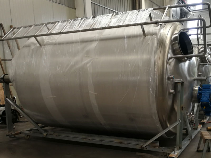 Stainless steel mixing/blending tank